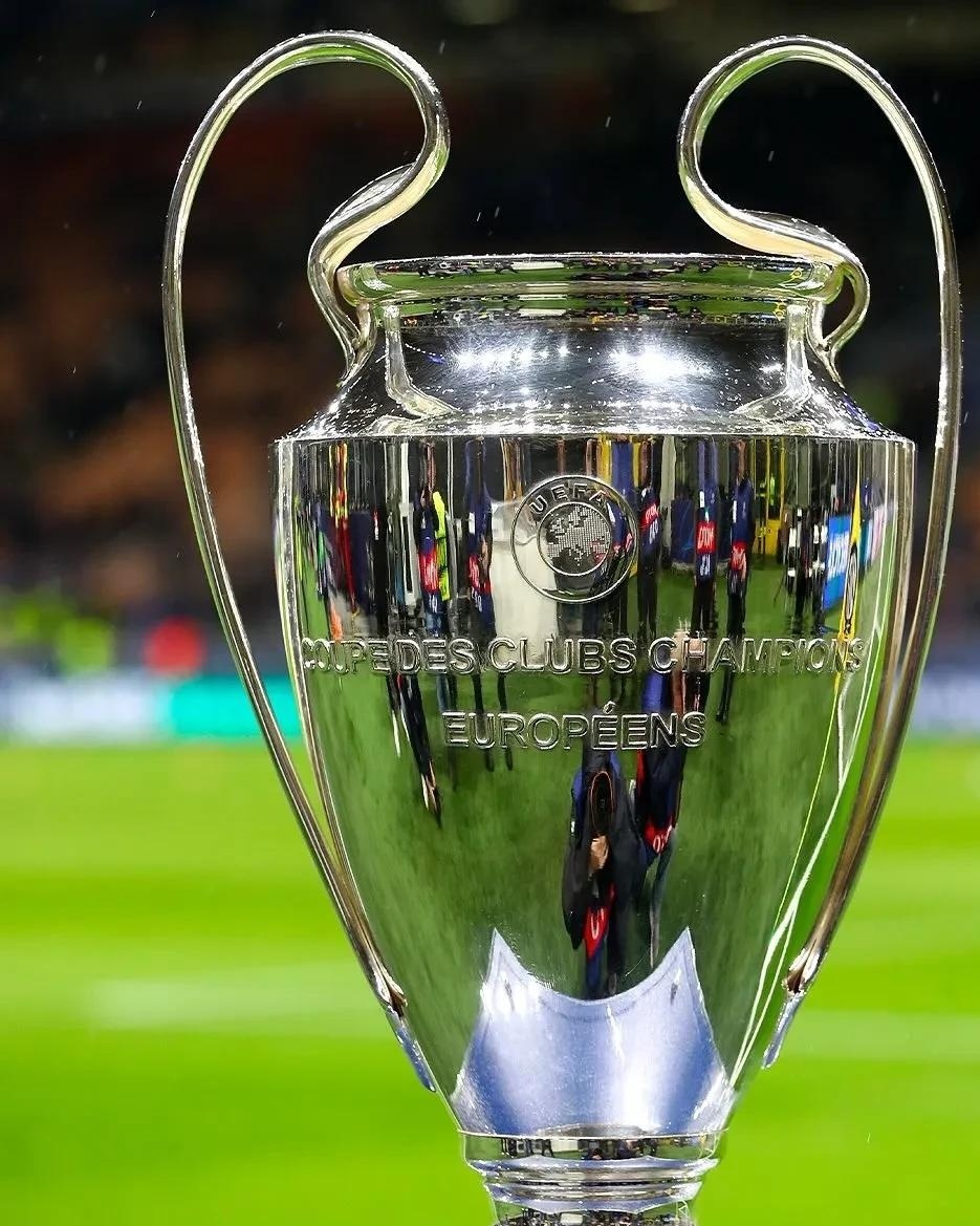 国际比赛日欧冠传出新动向；辽宁本钢手感冰凉；管理层表态——引发热议；临场指挥获称赞的简单介绍-竟博电竞