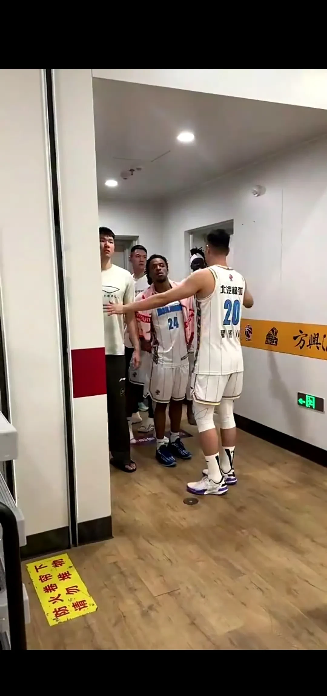 风云突变!广厦男篮今夜更衣室发声;NBA总决赛版图或变;媒体盛赞;轮换策略成焦点 风云突变!广厦男篮今夜更衣室发声;NBA总决赛版图或变;媒体盛赞;轮换策略成焦点